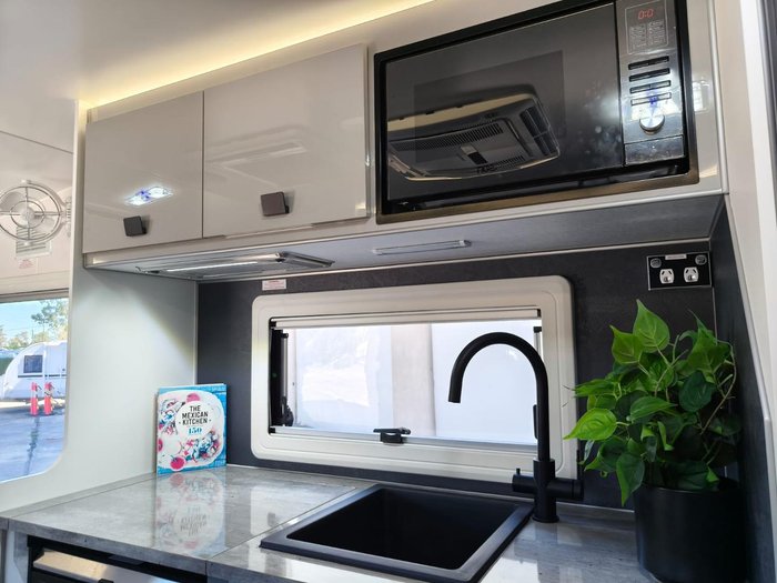 2025 JB Caravans Dirt Road Xtreme 20'8 Family Bunk