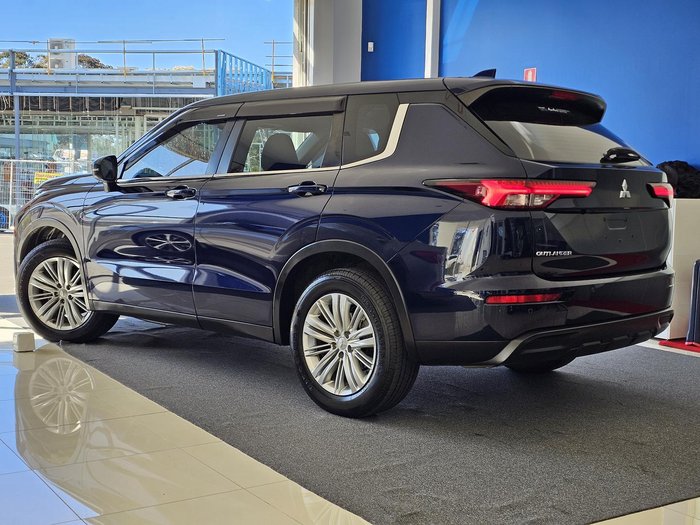 2022 Mitsubishi Outlander ES