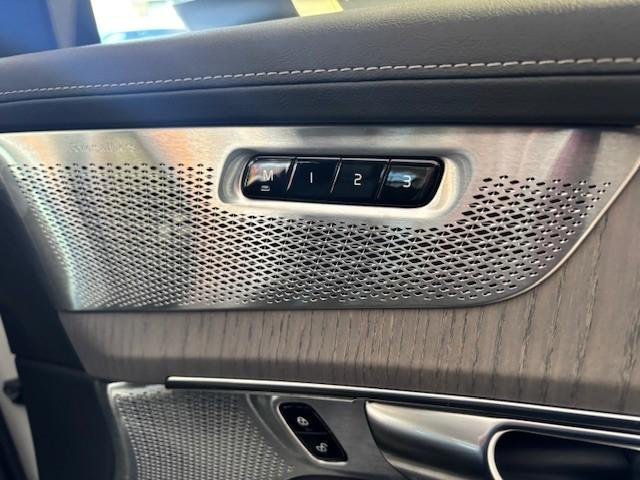 2025 Volvo XC90 Ultra B5 Bright