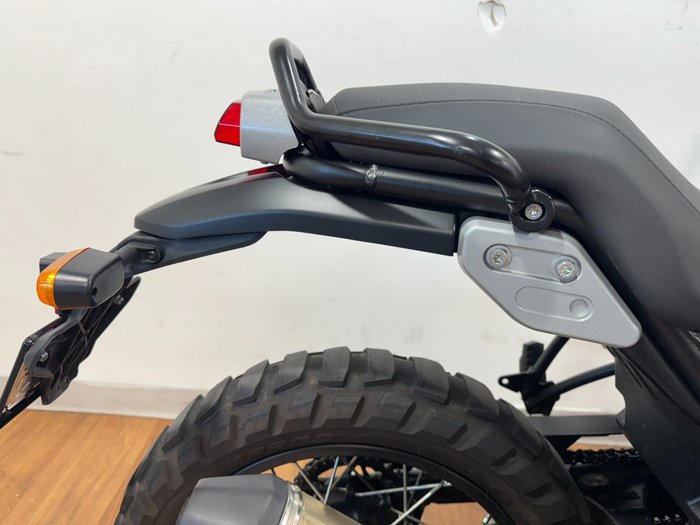 2022 Royal Enfield SCRAM 411 - MID E5 BLAZING BLACK