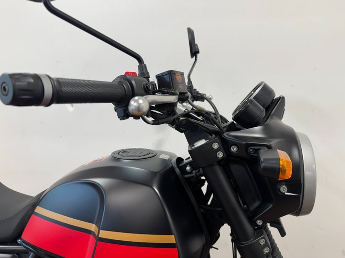 2022 Royal Enfield SCRAM 411 - MID E5 BLAZING BLACK
