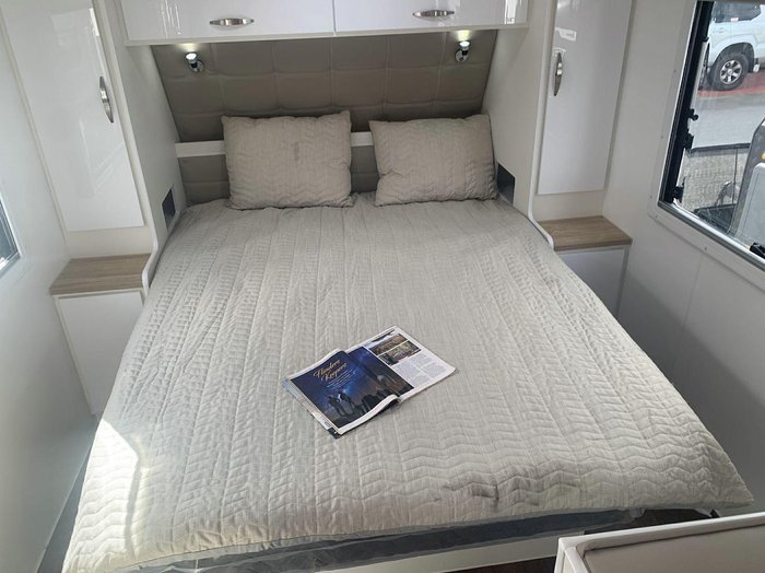 2025 Supreme 2000_R_K1e1_T Classic Tourer 20'