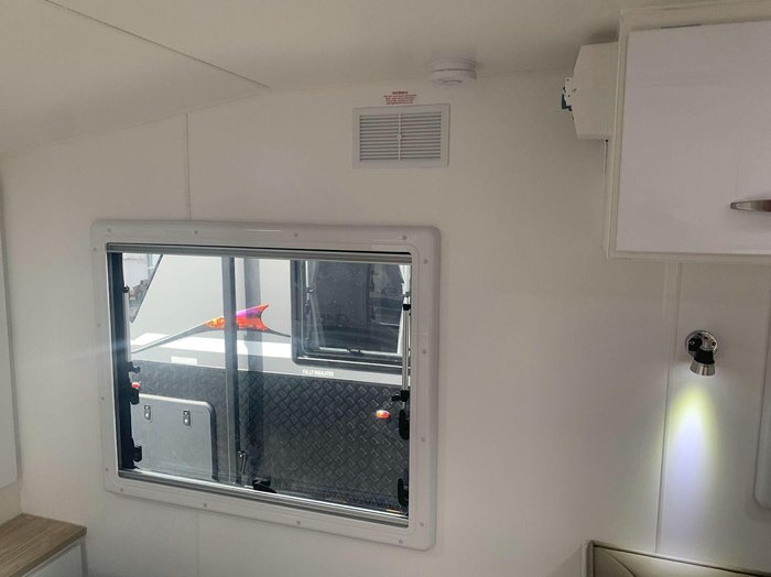 2025 Supreme 2000_R_K1e1_T Classic Tourer 20'