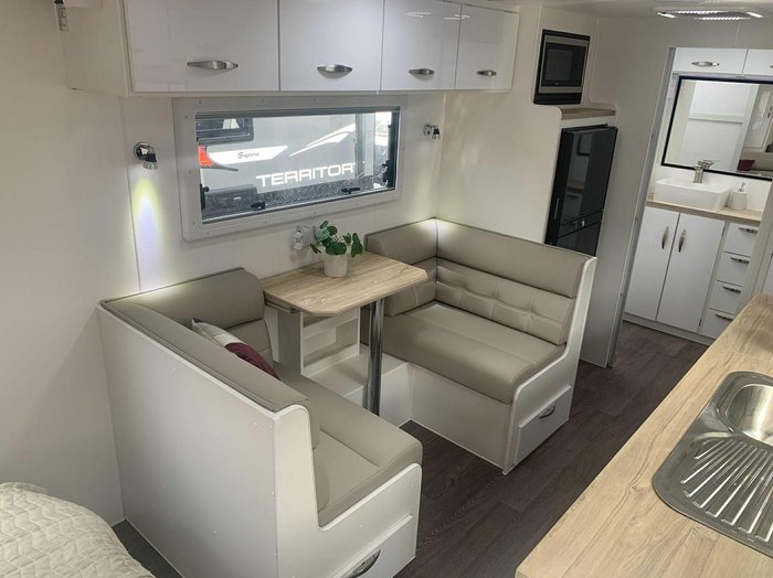 2025 Supreme 2000_R_K1e1_T Classic Tourer 20'