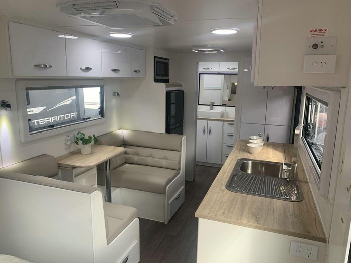 2025 Supreme 2000_R_K1e1_T Classic Tourer 20'