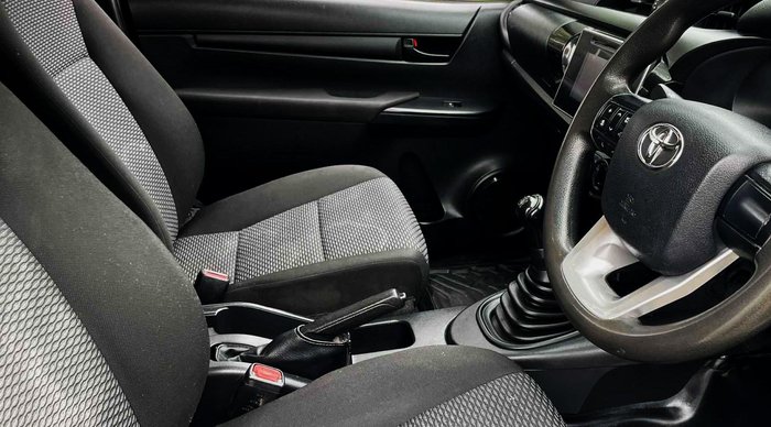 2016 Toyota Hilux Workmate TGN121R 4x2 Glacier White
