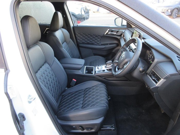 2025 Mitsubishi Outlander PHEV Exceed