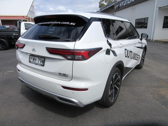 2025 Mitsubishi Outlander PHEV Exceed