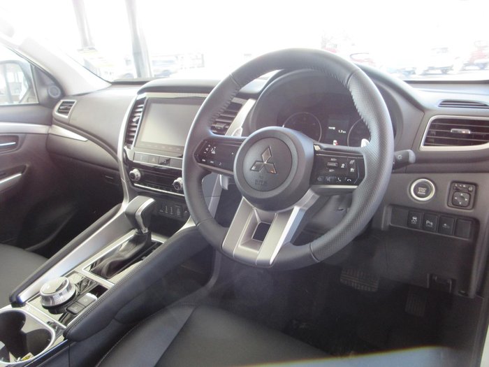 2025 Mitsubishi Pajero Sport GLS