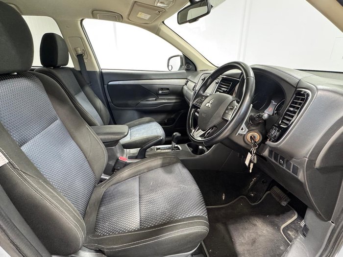 2016 Mitsubishi Outlander LS