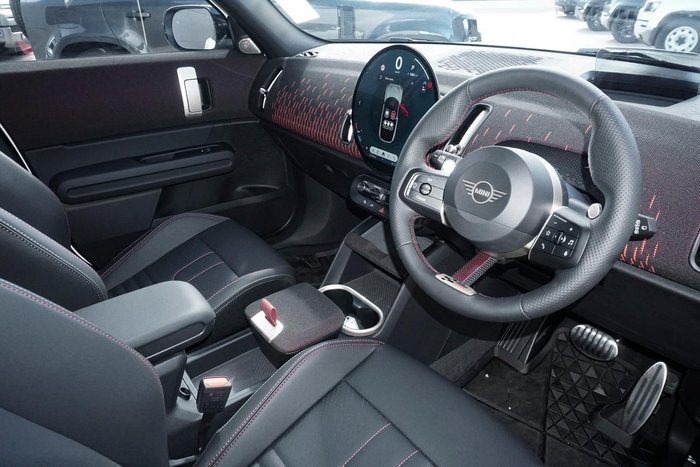 2025 MINI Countryman JCW Favoured