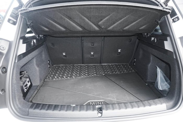 2025 MINI Countryman JCW Favoured