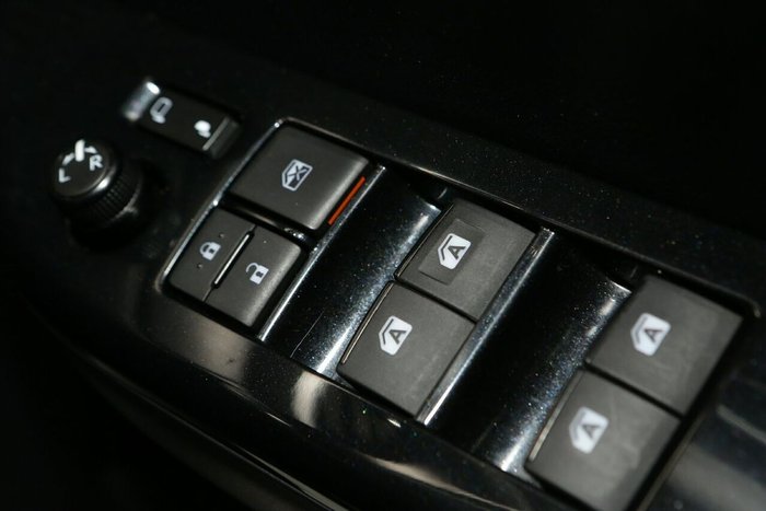 2020 Toyota Hilux SR5