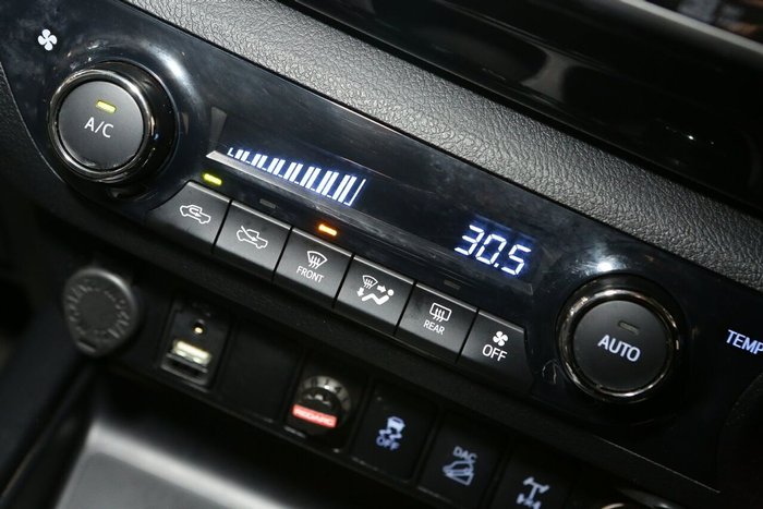 2020 Toyota Hilux SR5