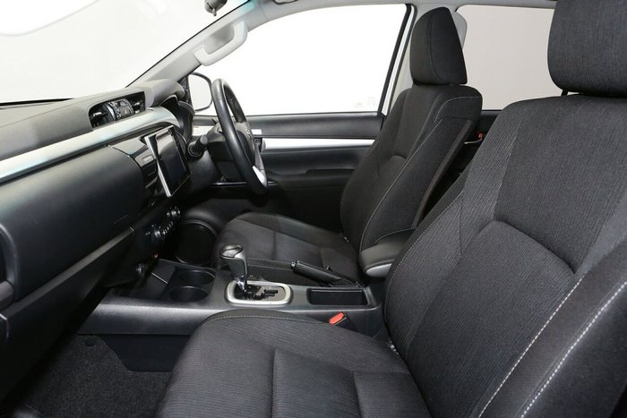 2020 Toyota Hilux SR5