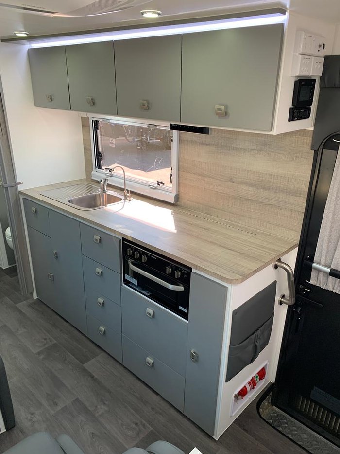 2024 Design RV Crx Semi Off Road Van 2-1, 19'