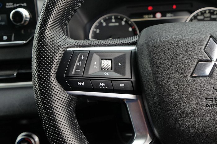 2023 Mitsubishi Outlander LS