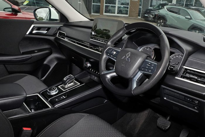 2023 Mitsubishi Outlander LS