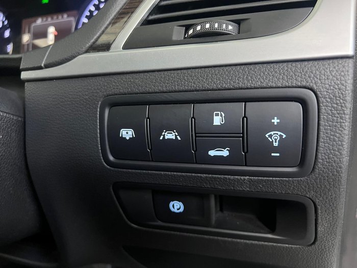2015 Hyundai Genesis DH Marble White