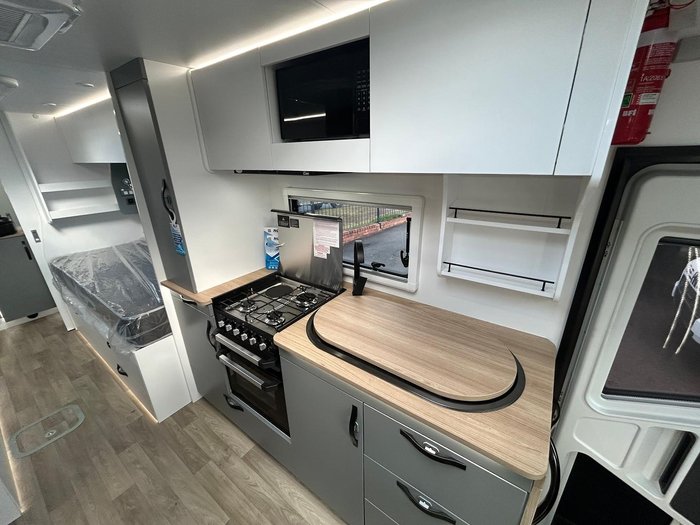 2025 Avan Ovation M10