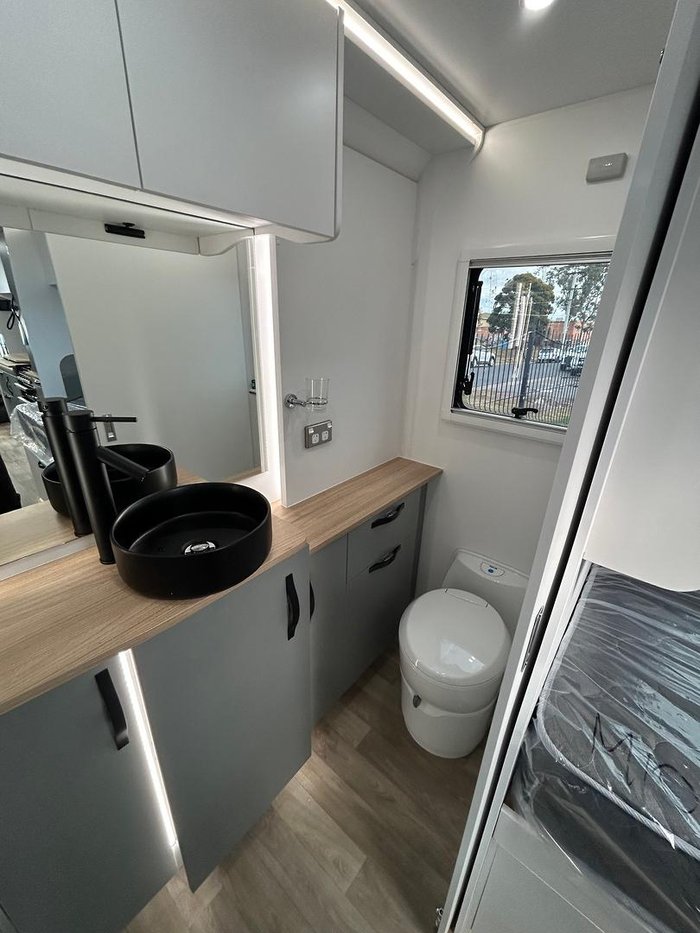 2025 Avan Ovation M10