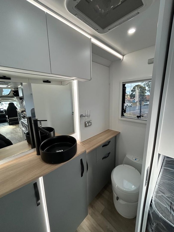 2025 Avan Ovation M10