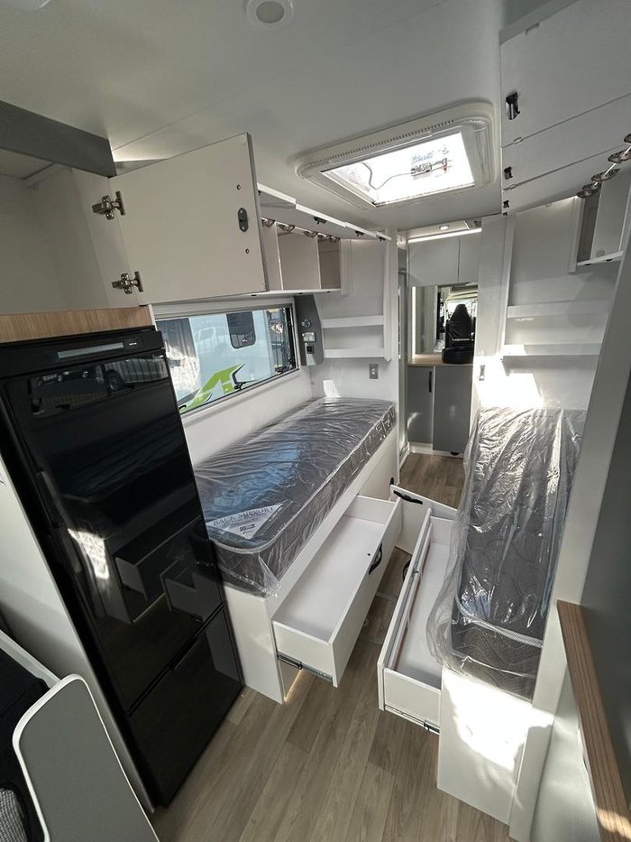 2025 Avan Ovation M10