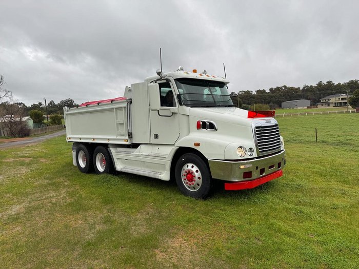 2011 Freightliner Century C(S/T)112