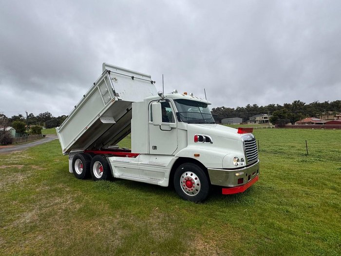 2011 Freightliner Century C(S/T)112