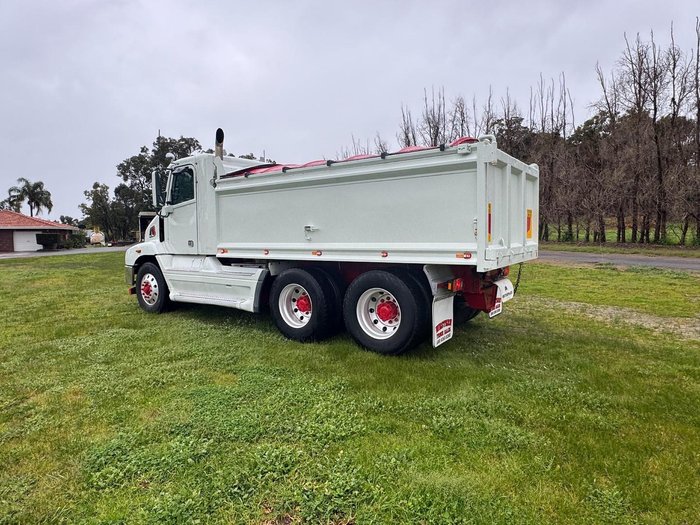 2011 Freightliner Century C(S/T)112