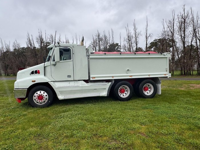 2011 Freightliner Century C(S/T)112