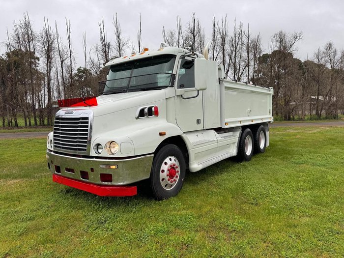 2011 Freightliner Century C(S/T)112