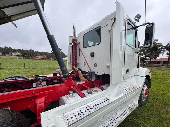 2011 Freightliner Century C(S/T)112
