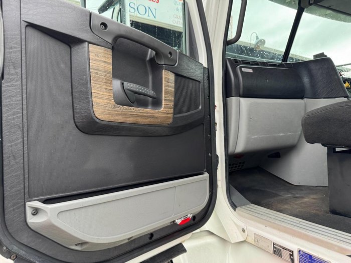 2011 Freightliner Century C(S/T)112
