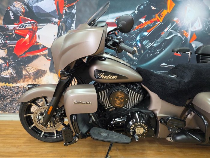 2021 INDIAN ROADMASTER DARK HORSE BRONZE