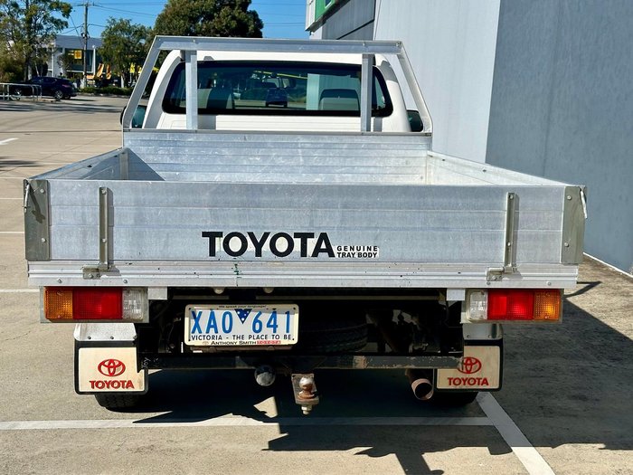 2009 Toyota Hilux Workmate TGN16R MY09 4x2 Glacier White