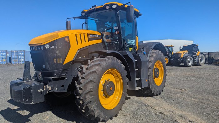 2023 JCB 8330 Fastrac Tractor