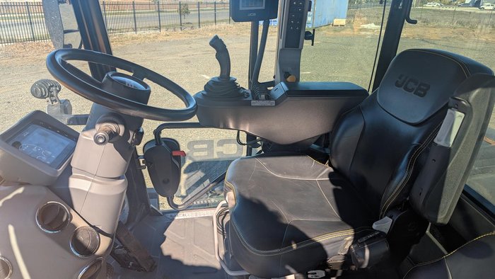 2023 JCB 8330 Fastrac Tractor