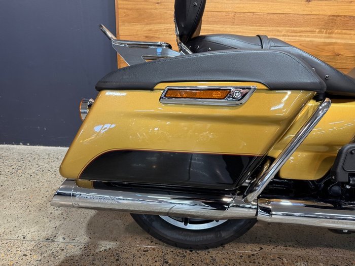 2017 Harley-davidson FLHR ROAD KING Gold