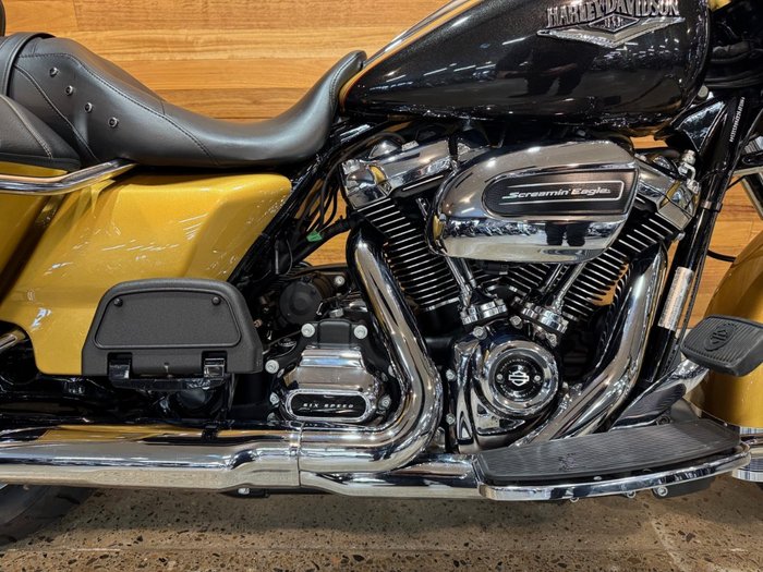 2017 Harley-davidson FLHR ROAD KING Gold
