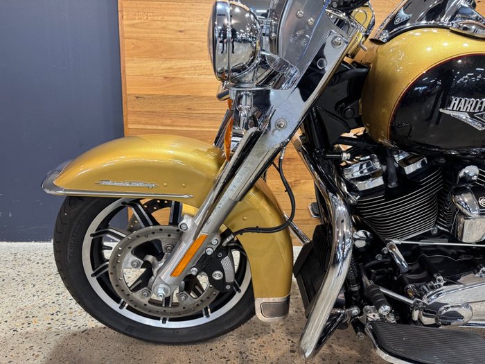 2017 Harley-davidson FLHR ROAD KING Gold