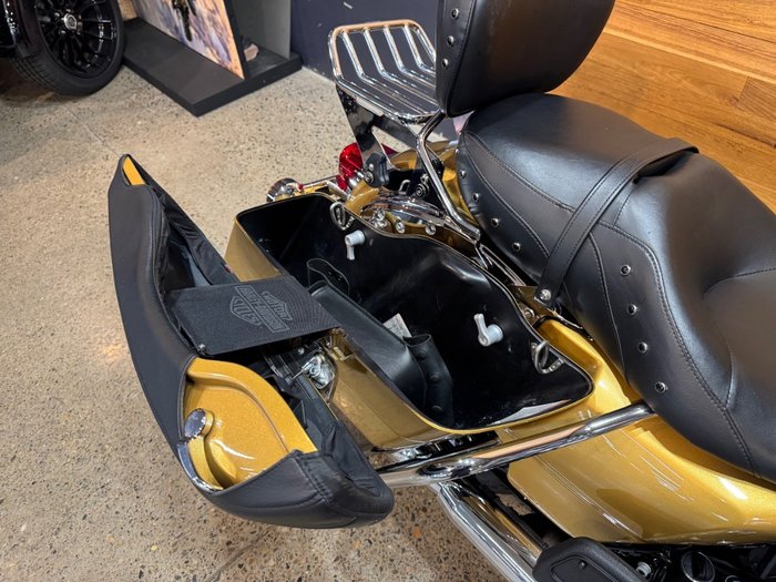 2017 Harley-davidson FLHR ROAD KING Gold
