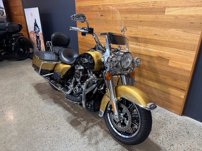 2017 Harley-davidson FLHR ROAD KING Gold