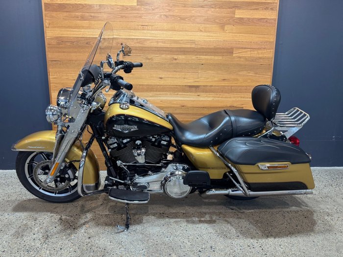 2017 Harley-davidson FLHR ROAD KING Gold