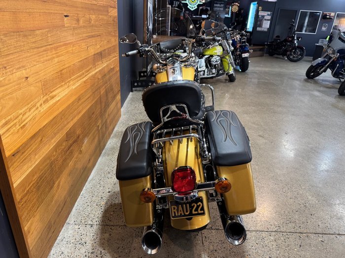 2017 Harley-davidson FLHR ROAD KING Gold