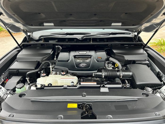 2023 Toyota Landcruiser VX FJA300R 4X4 Dual Range Silver Pearl
