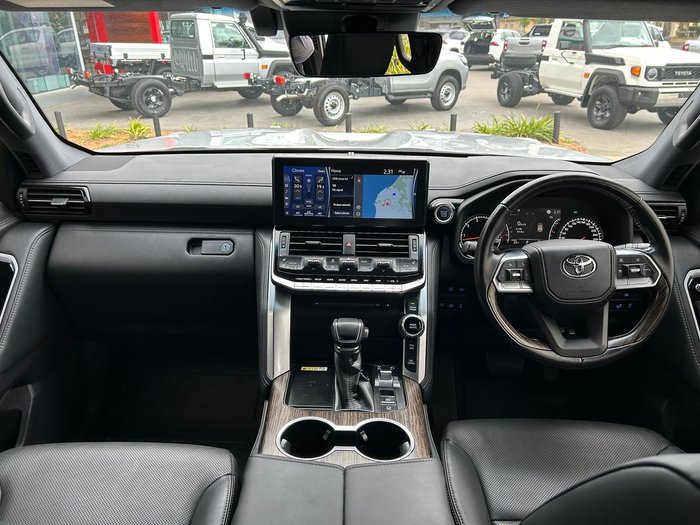 2023 Toyota Landcruiser VX FJA300R 4X4 Dual Range Silver Pearl