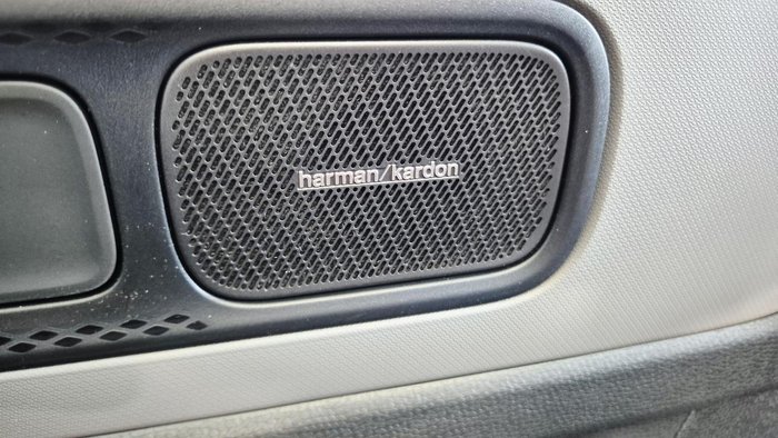 2025 Volkswagen ID. Buzz Pro BEV560