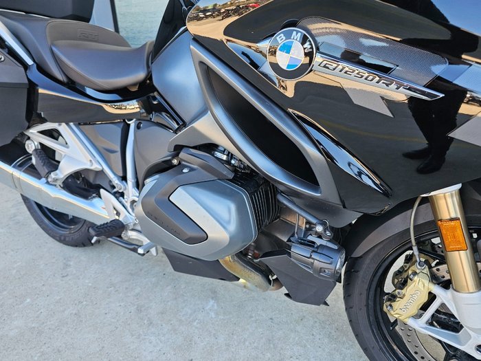 2022 BMW Motorrad R 1250 RT TRIPLE BLACK ROAD TOURING Black