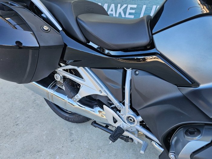 2022 BMW Motorrad R 1250 RT TRIPLE BLACK ROAD TOURING Black